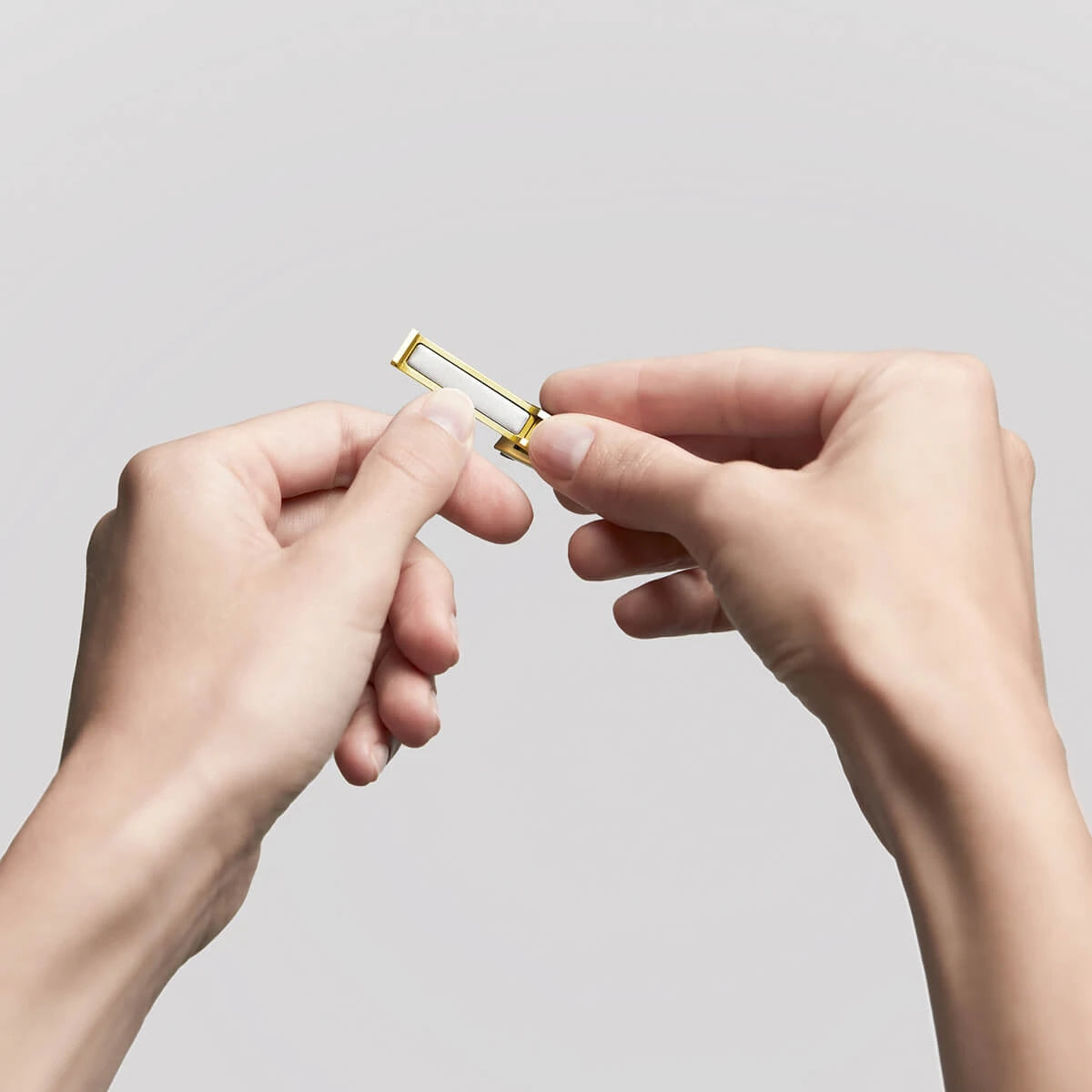 Nagelklippare i läderfodral, Guld