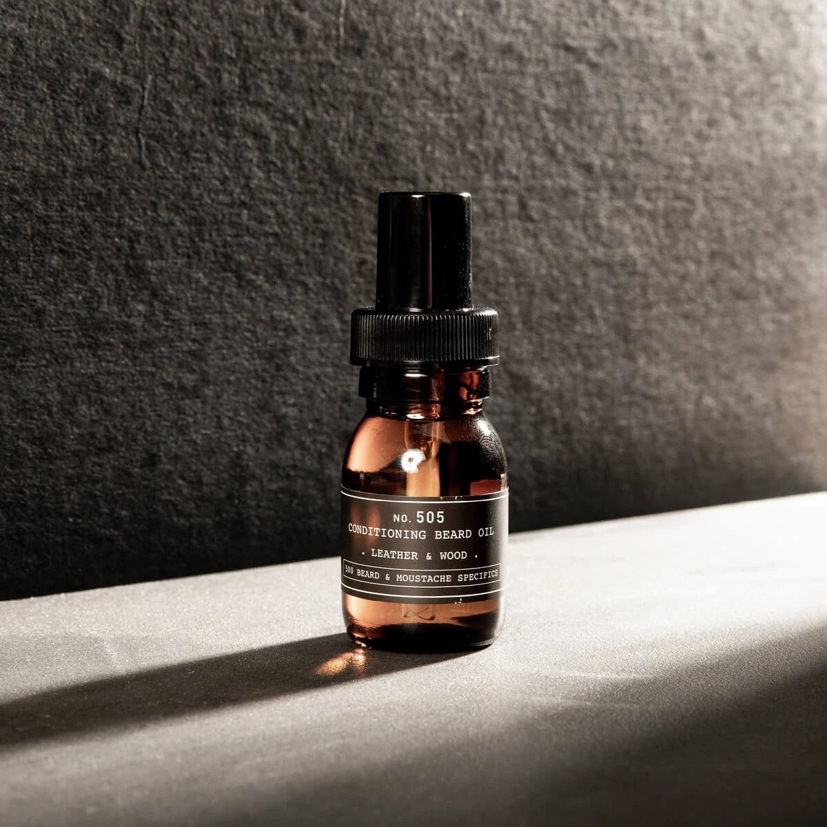 Vårdande skäggolja, läder & trä, nr 505, 30 ml.