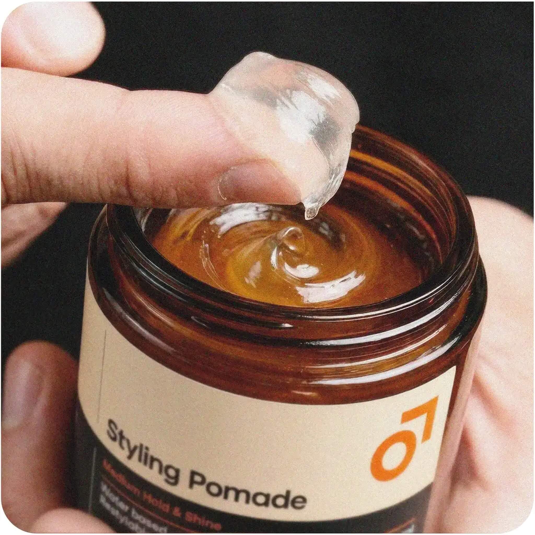 Pomada, medelhård fixering och glans, 100 g.