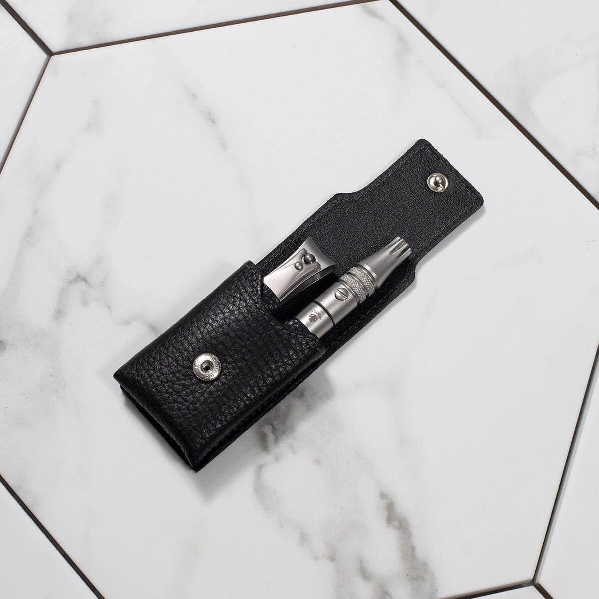 Grooming set med klippare & Nagelklippare, svart läder