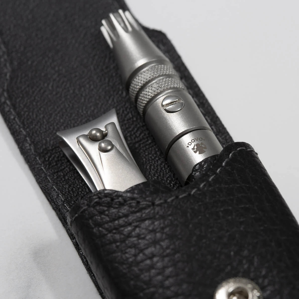 Grooming set med klippare & Nagelklippare, svart läder