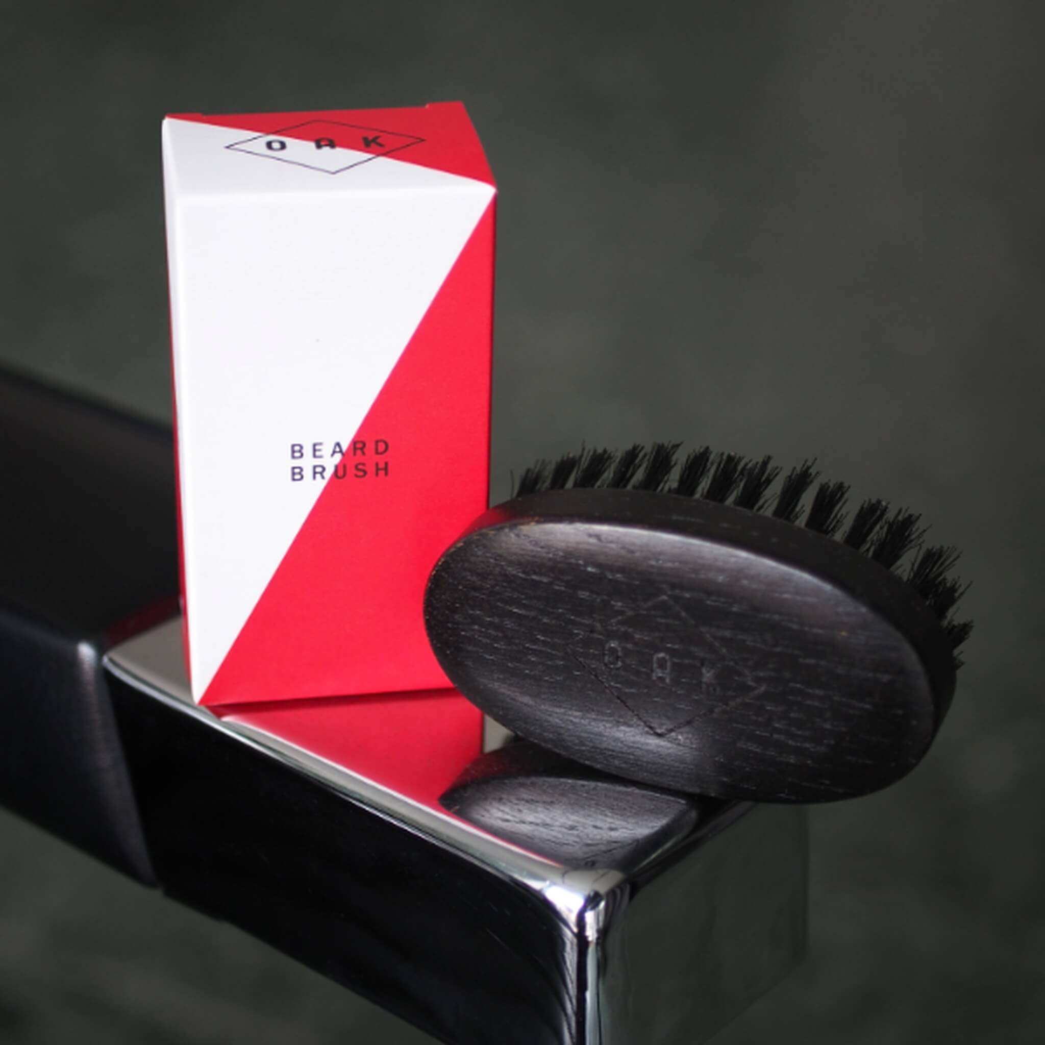 Skäggborste, ekträ