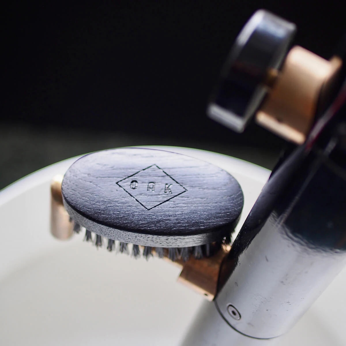 Skäggborste, ekträ