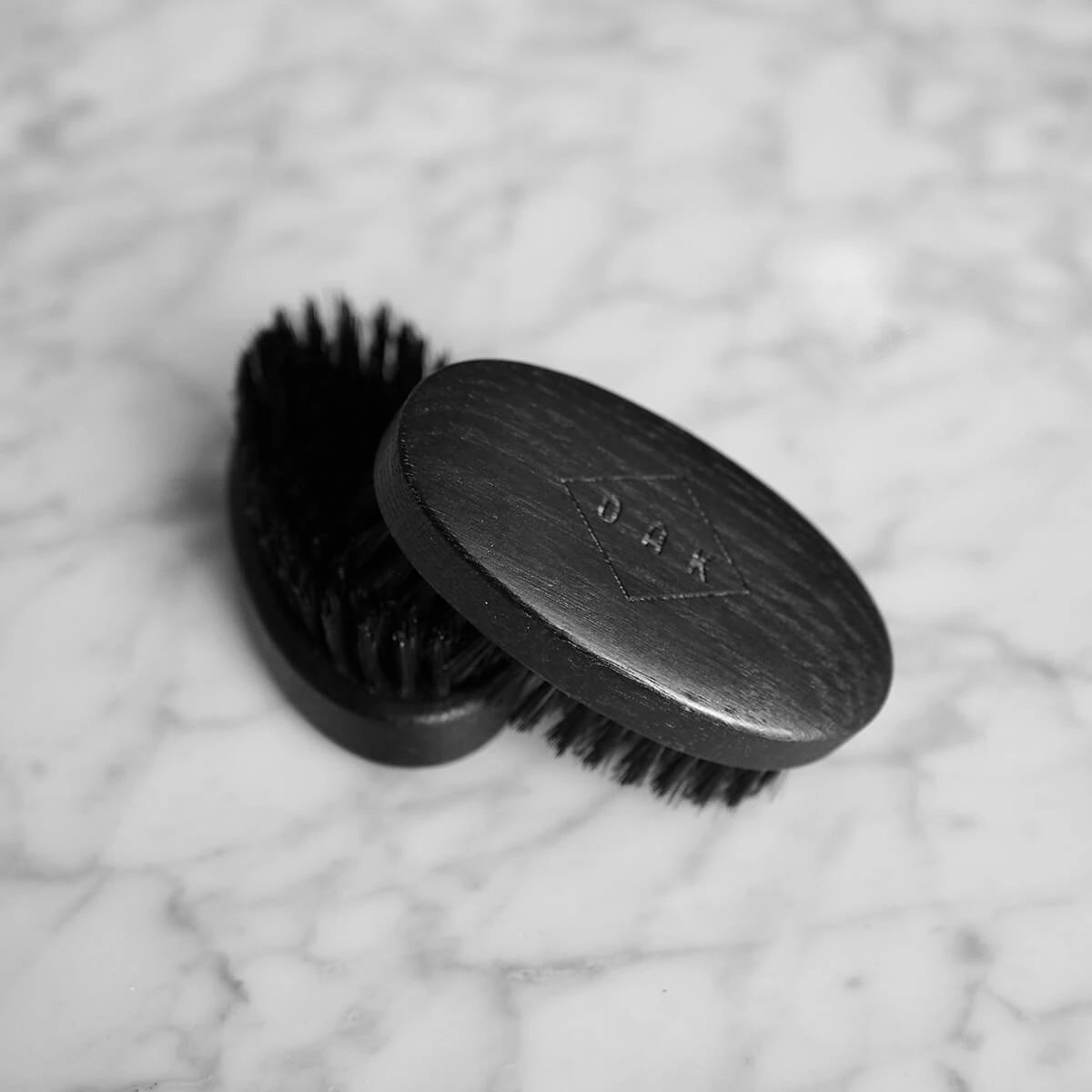 Skäggborste, ekträ