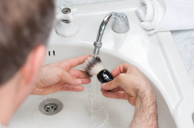 Rengöring av Rakborste