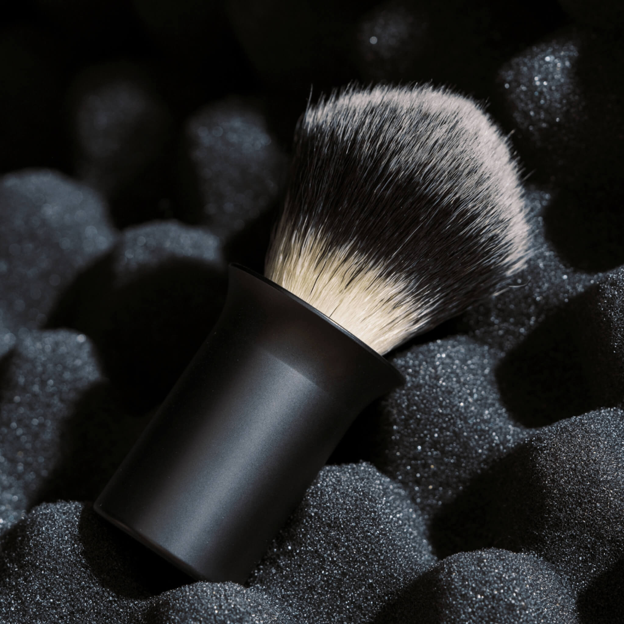 Rakborste, syntetisk silvertip, matt svart