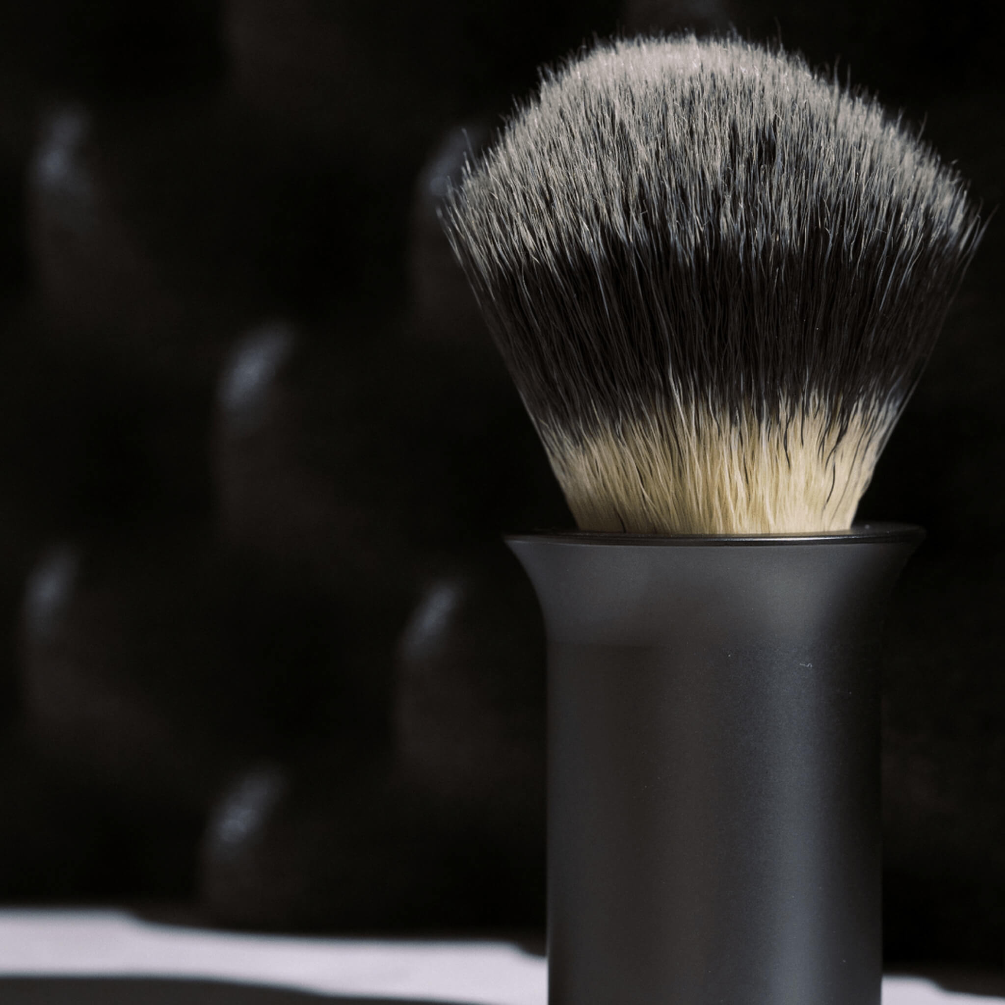 Rakborste, syntetisk silvertip, matt svart