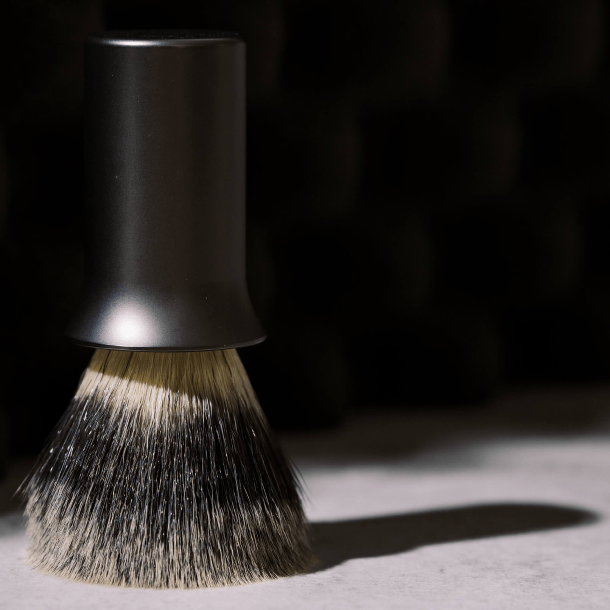 Rakborste, syntetisk silvertip, matt svart