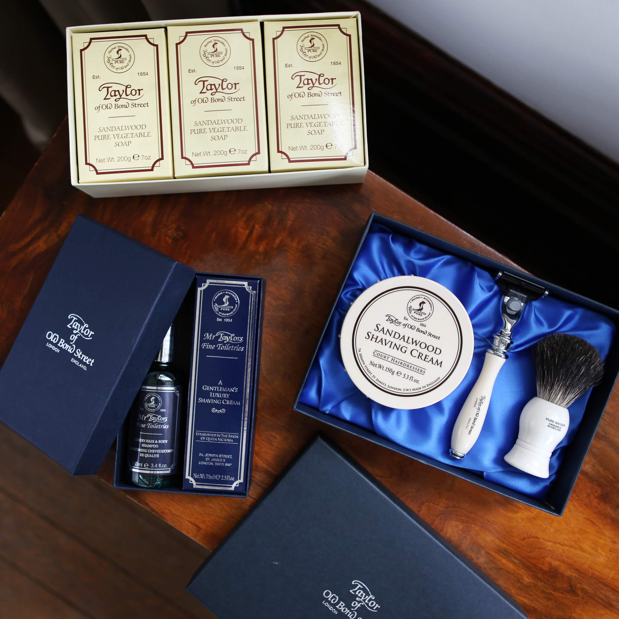 Presentförpackning med Rakkräm och Hair & Body Shampoo, Mr. Taylor