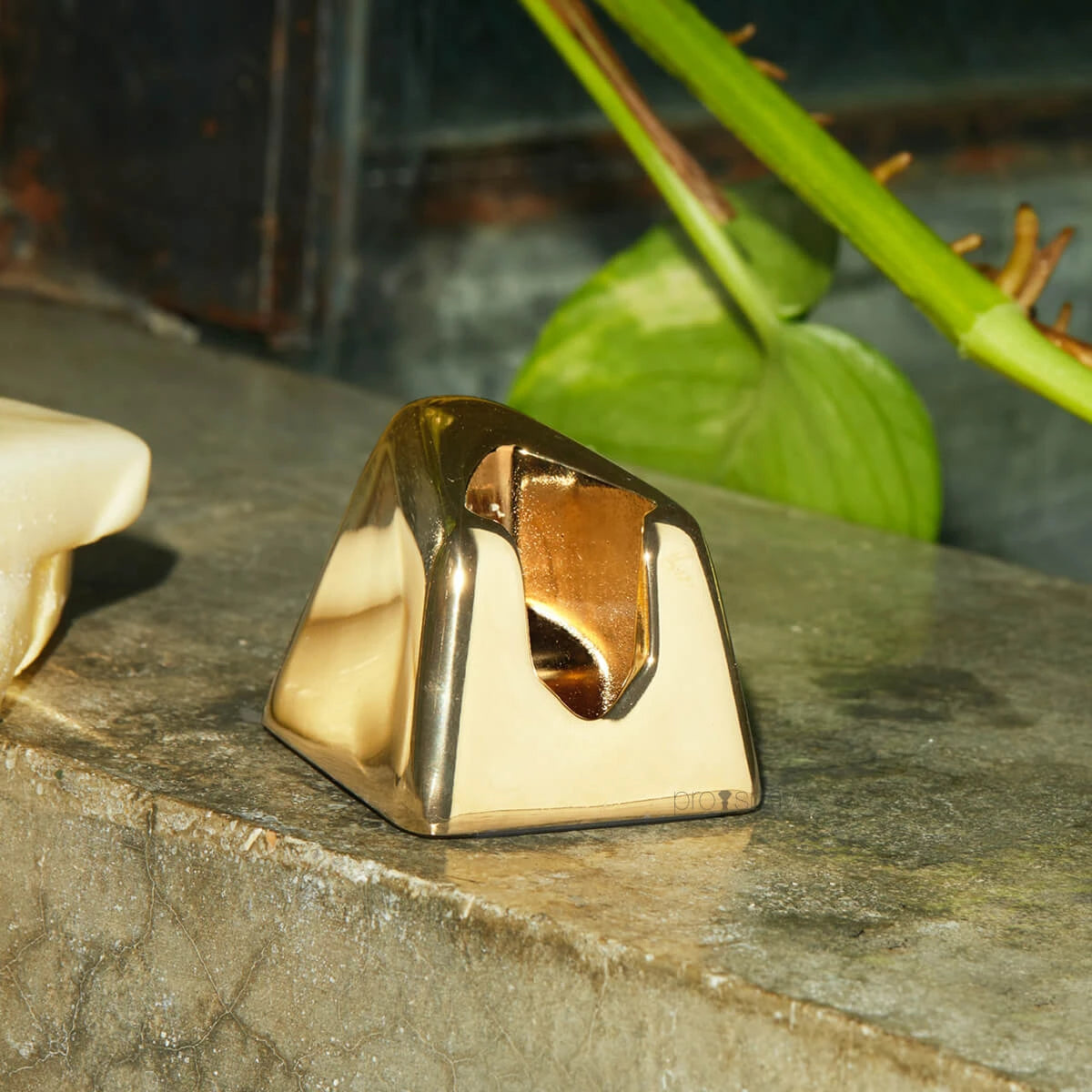 Stand, The Leaf, Guld